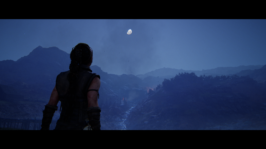 Senua mirando la luna en Hellblade II