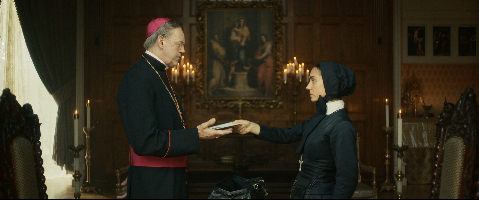Corrigan y Cabrini intercambian correspondencia en Una mujer italiana.