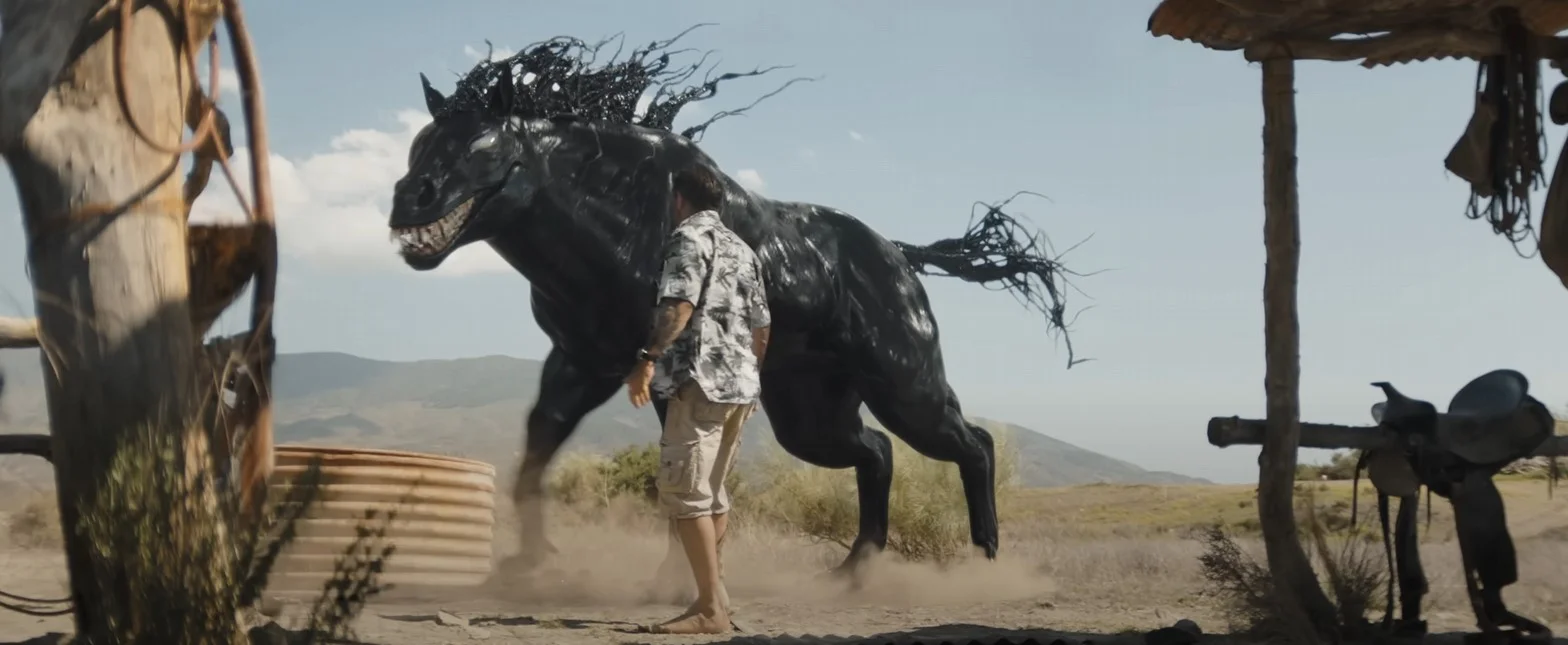 Venom poseyendo un caballo.