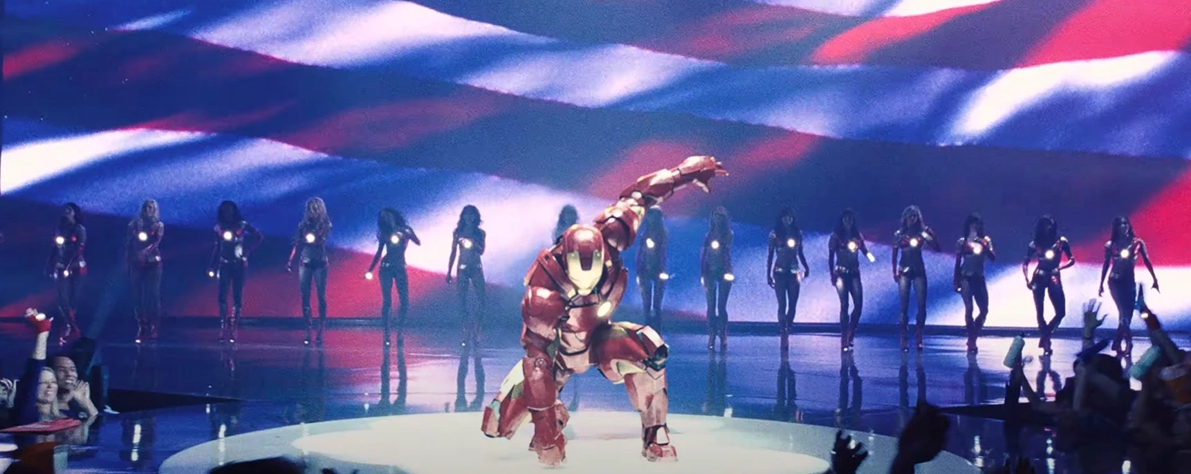 Iron Man haciendo aparición en la Stark Expo