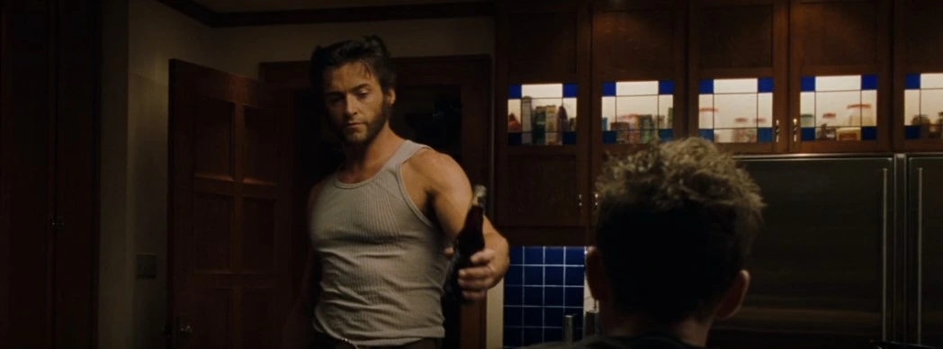 Logan pidiendo fresquito a Bobby