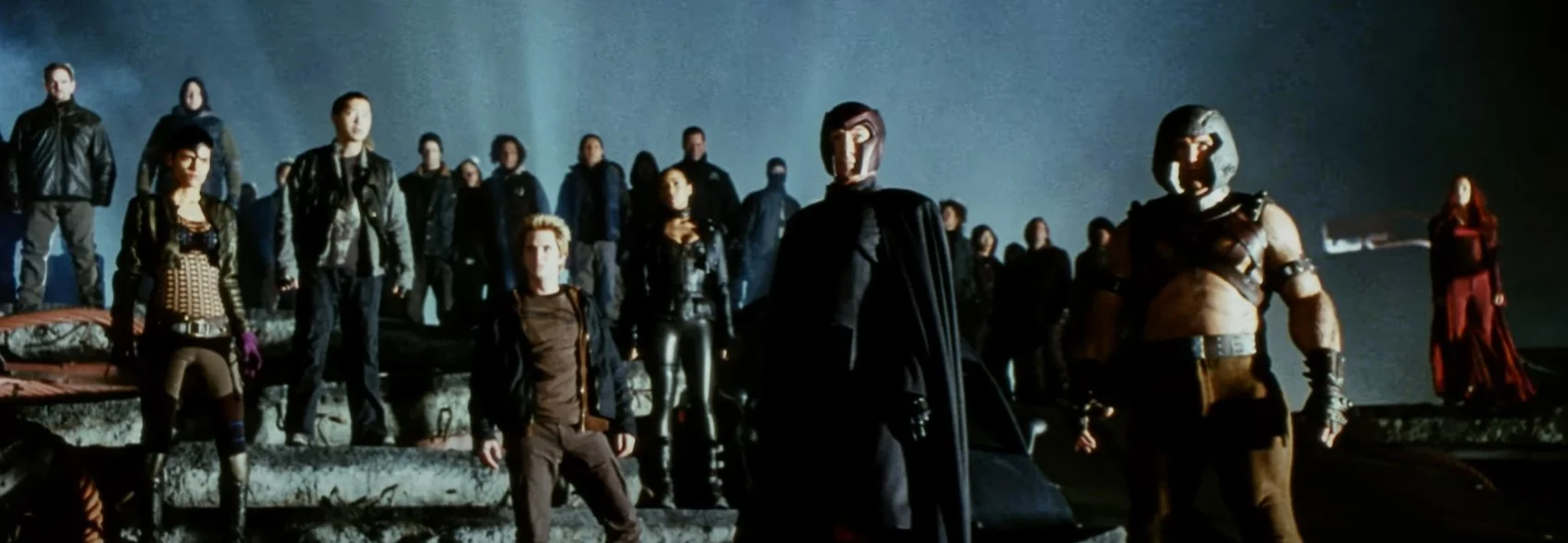 El numeroso bando de los villanos, liderados por Magneto.