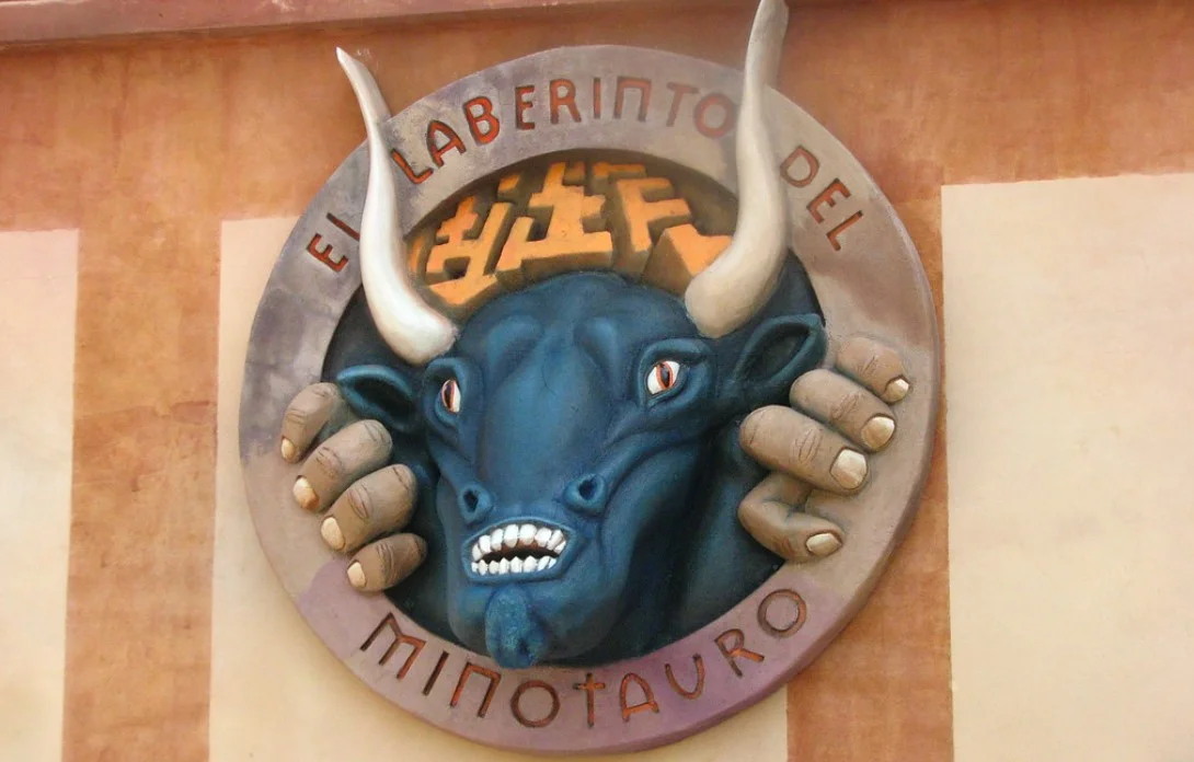 El Laberinto del Fauno, atracción de Terra Mítica. Imagen Extraída de https://www.flickr.com/photos/rollercoasterphilosophy/4628998158