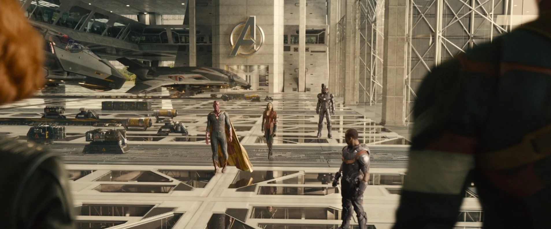 Visión, Wanda, Máquina de Guerra y Falcon como los Nuevos Vengadores.