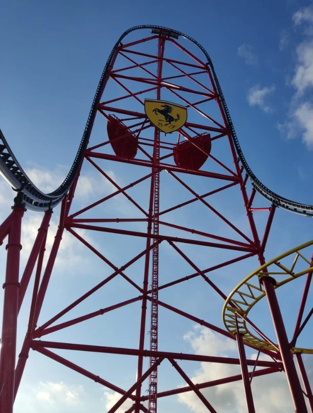 Red Force en Ferrari Land, foto de nuestra visita. De las mejores atracciones de España.