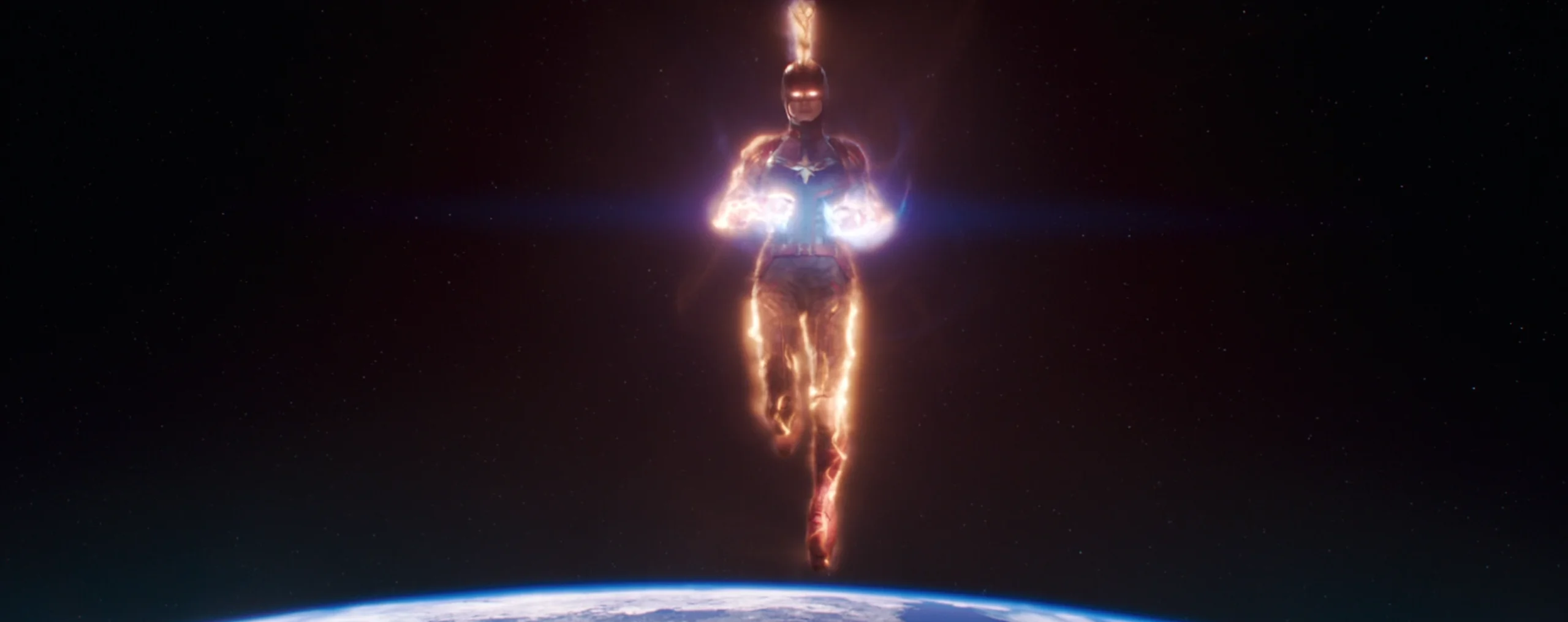 Capitana Marvel con cresta destruye la flota de Ronan.