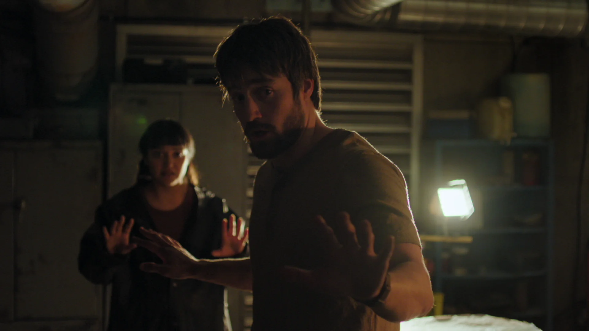 Mel y Owen en The Last of Us Temporada 2.