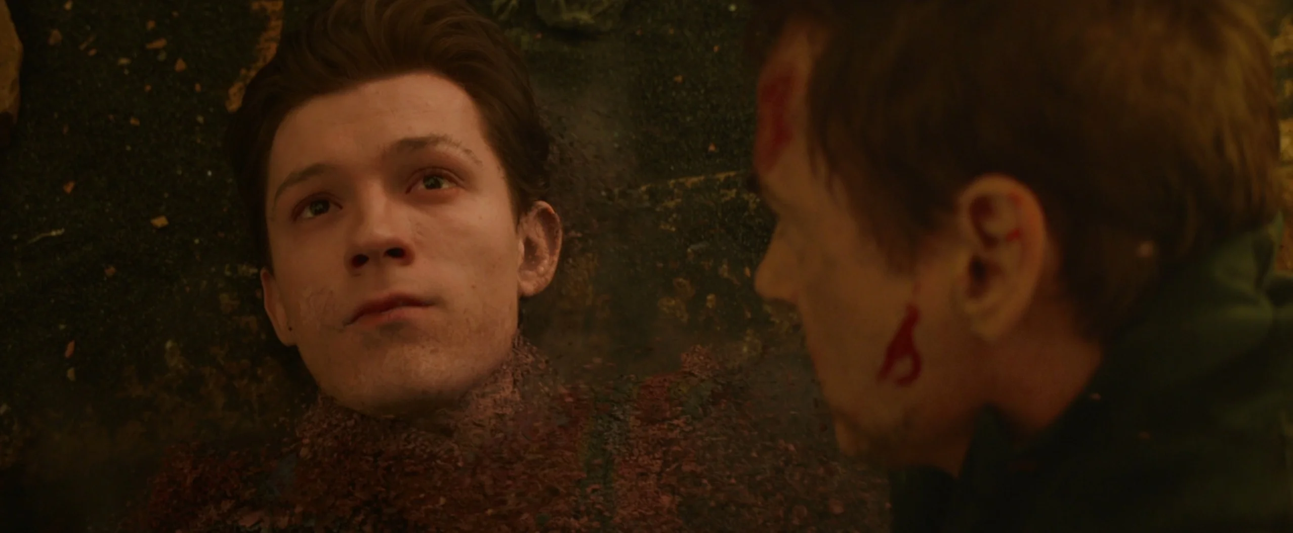 Peter Parker (Tom Holland) desaparece por el chasquido de Thanos.