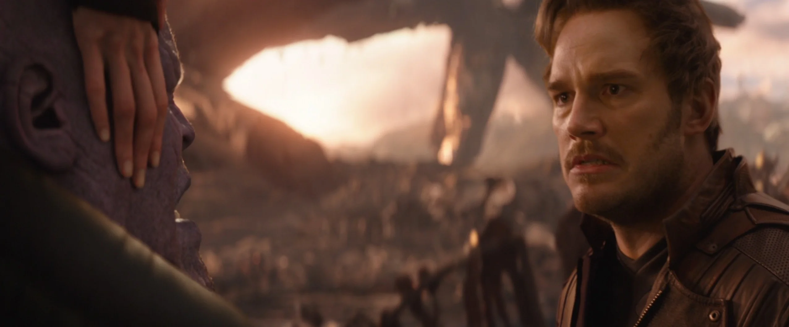 Peter Quill a punto de golpear a Thanos al saber la muerte de Gamora.