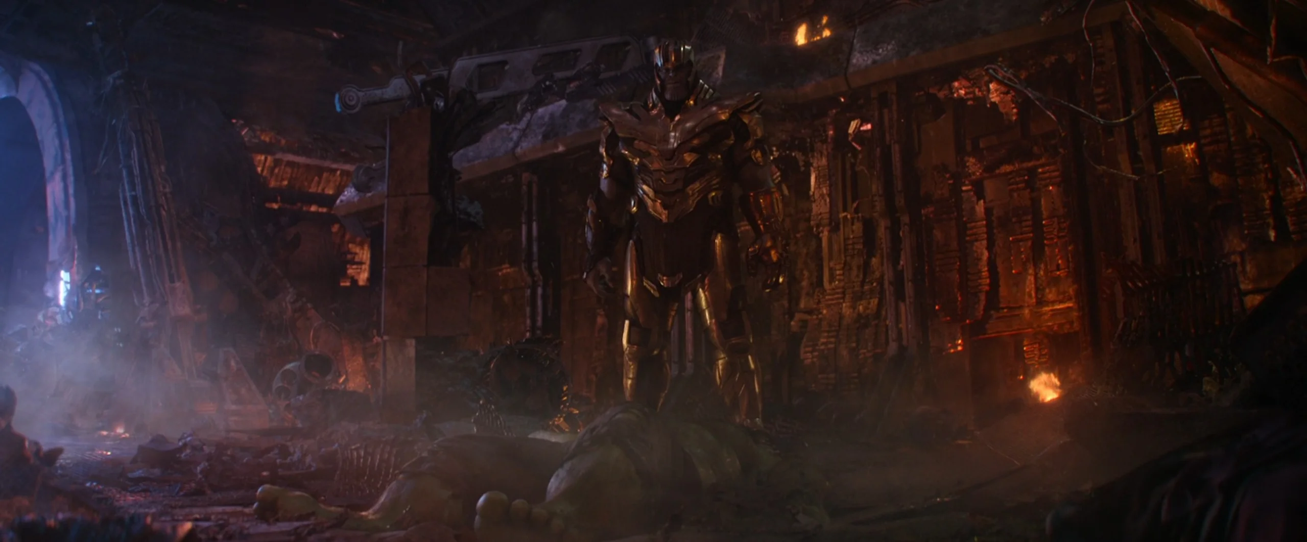 Thanos humilla a Hulk en el inicio de Vengadores: Infinity War.