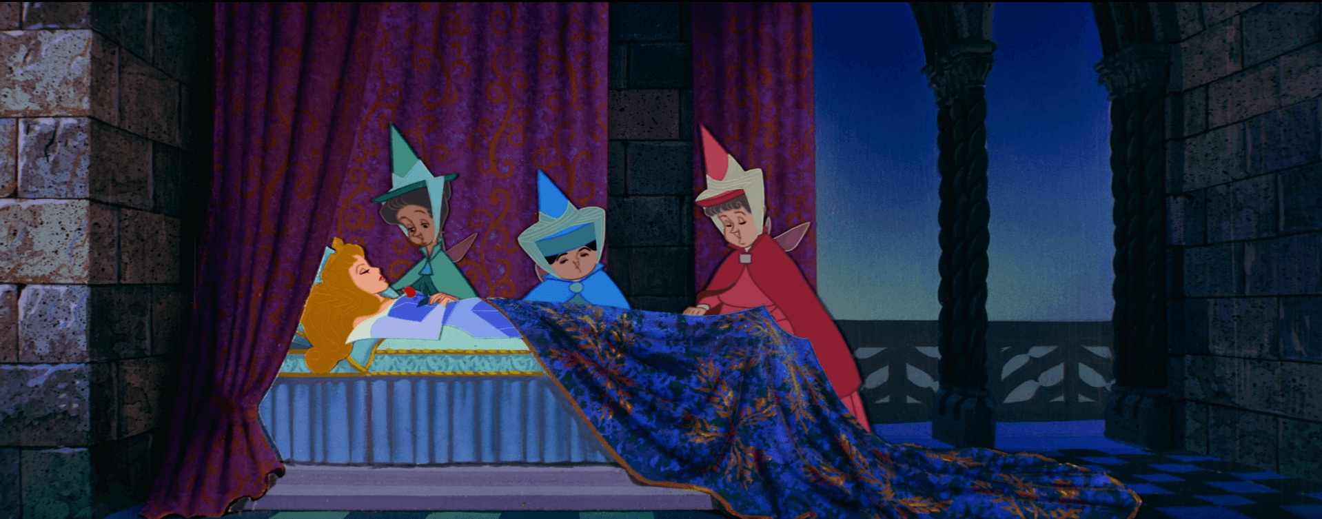 Aurora yace dormida esperando su beso de amor verdaderoen La bella durmiente.