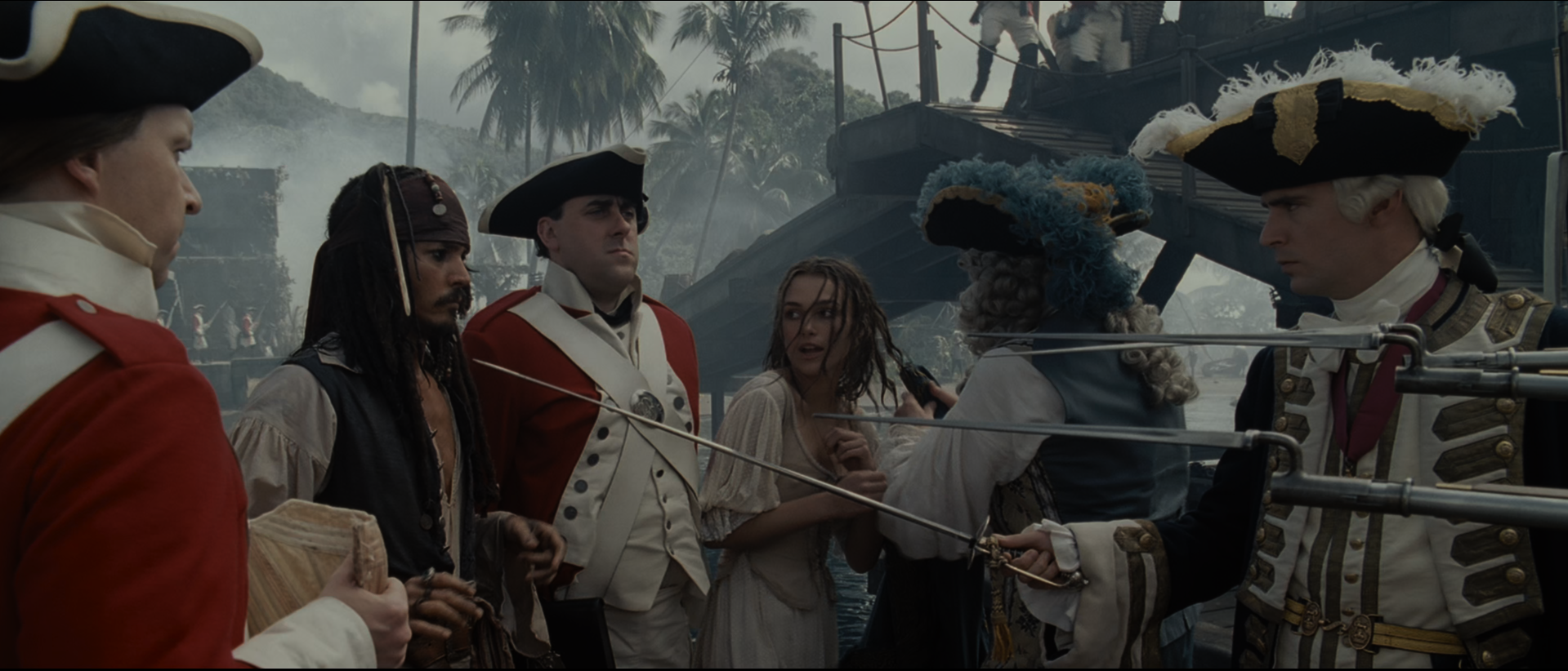 Jack Sparrow rescata a Elizabeth Swann de las profundidades del mar.